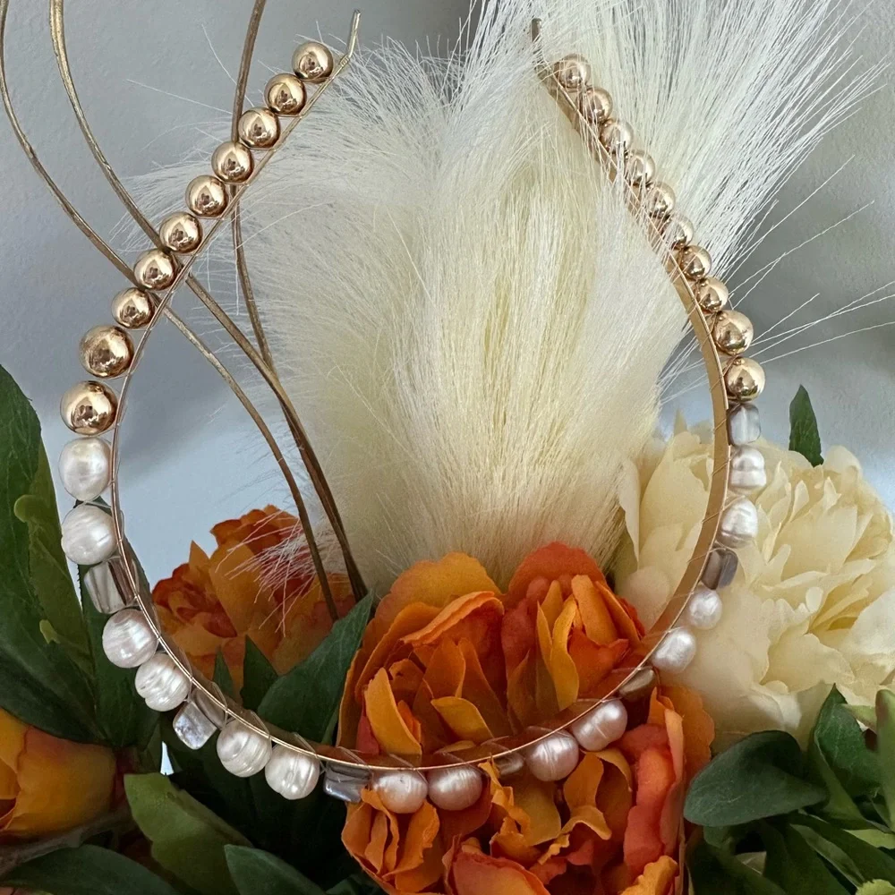 Elegance Gold Tone Headband With Imitation Pearls. - Picture 9 of 9